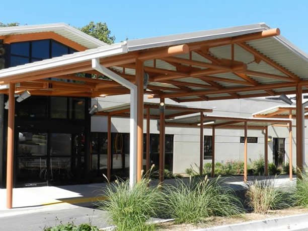 Entrance canopy at the W.W. Hastings Hospital Physical Therapy building